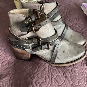 Freebies darling boots!!